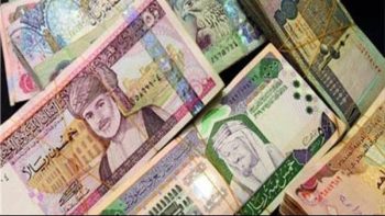 تفاصيل سعر العملات العربية مساء اليوم.. الريال السعودي بـ13.28 جنيهًا و الدينار الكويتي بـ162.3 جنيها