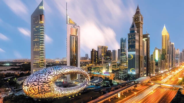 تقرير: تداعيات الحرب تبطئ طفرة عقارات دبي والأسعار لا تزال متماسكة