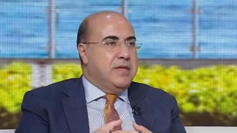 خبير : شائعات وصول الدولار لـ 300 جنيه لا أساس لها من الصحة