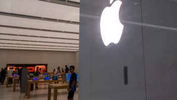 رفع أسعار “ماك” و”آيباد” يدفع سهم آبل لأكبر انخفاض منذ أبريل 2025 | اقتصاد