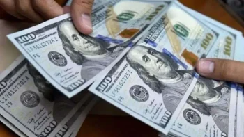 سعر الدولار أمام الجنيه في البنوك يتراجع لمستوى أقل من 50 جنيها