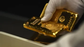 سعر الذهب يتراجع قرب 4000 دولار بضغط ارتفاع الدولار وتوقعات الفائدة
