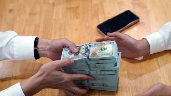 سعر صرف الدولار الأمريكي اليوم، 2 يونيو 2026: الدولار في السوق الحرة يحافظ على اتجاهه التصاعدي.