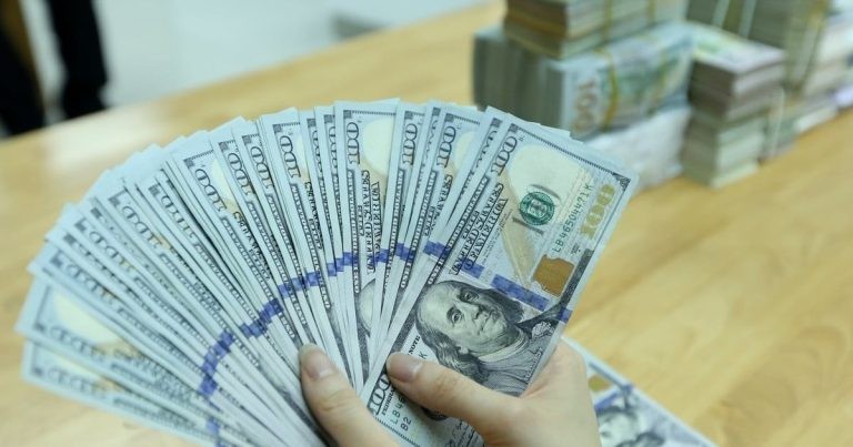 سعر صرف الدولار الأمريكي اليوم، 30 يونيو 2026: الدولار في السوق الحرة يعكس مساره وينخفض.
