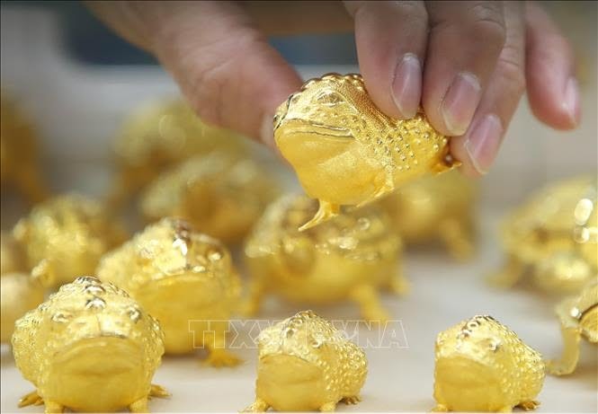 ظلت أسعار الذهب مستقرة صباح اليوم، 21 يونيو، مع وجود ضغط كبير في السوق.