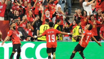 قناة مفتوحة تنقل مباراة مصر وإيران دون اشتراك.. شجَّع المنتخب
