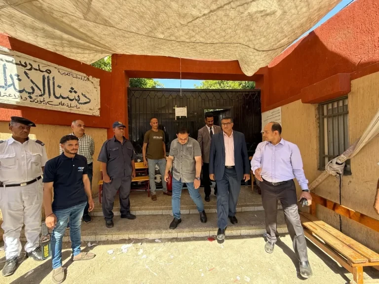 محافظ قنا يتفقد سير امتحانات الثانوية العامة ويؤكد انتظام اللجان واستقرارها بجميع المراكز