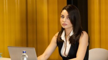 مسلسل حب محتمل الحلقة 2 .. دفنة تواجه الانهيار