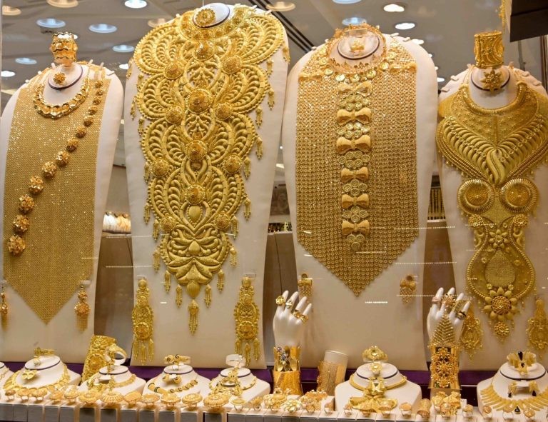 نزل 840 .. سعر الجنيه الذهب مساء اليوم
