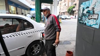 هل تخفض حكومة مصر أسعار الوقود بعد تراجع النفط والدولار؟