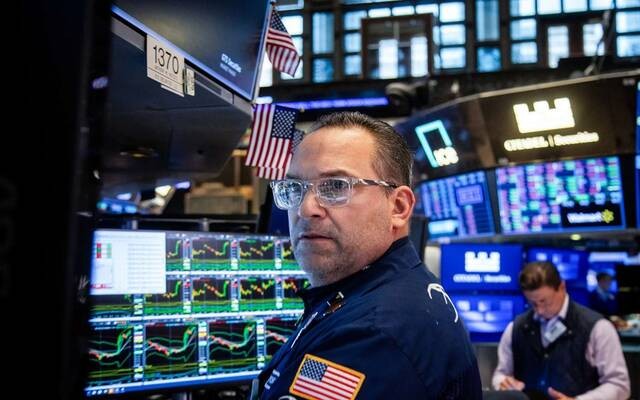"وول ستريت" تتراجع مع تصاعد التوترات وارتفاع أسعار النفط عالميًا