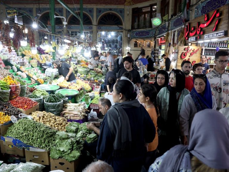 بزشكيان يوجه بتسريع تمويل استيراد السلع الأساسية لضمان استقرار الإمدادات | اقتصاد