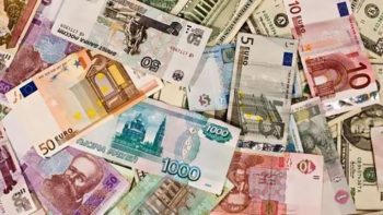 تباين جديد في سوق الصرف.. العملات الأجنبية والعربية تشهد انخفاضاً أمام الجنيه