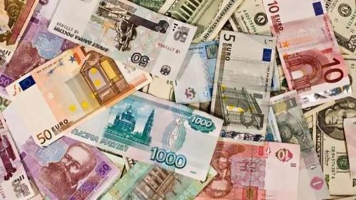 تباين جديد في سوق الصرف.. العملات الأجنبية والعربية تشهد انخفاضاً أمام الجنيه