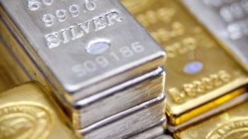 الذهب يتماسك بدعم التضخم.. والفضة تحت ضغط الدولار والفائدة رغم استمرار نقص المعروض