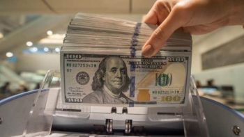 الدولار يرتفع أمام الجنيه خلال تعاملات اليوم ويسجل 50.88 جنيه للبيع بالبنك الأهلي المصري