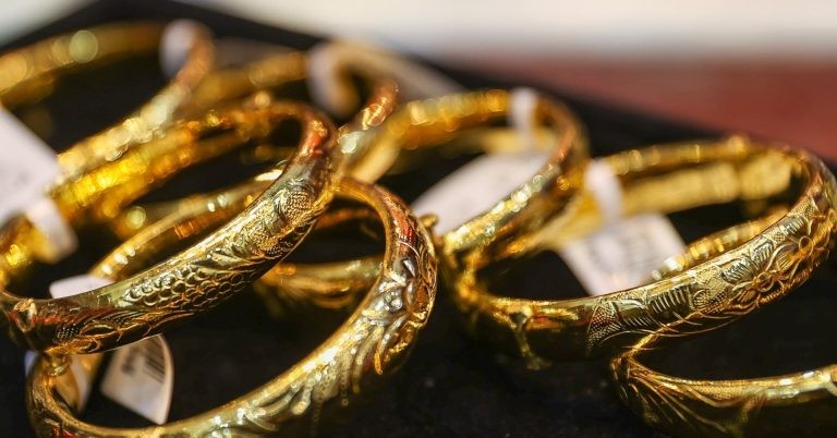 أسعار الذهب اليوم، 11 يوليو 2026: انخفاض أسعار الذهب العالمية، وسعر الذهب في بورصة جنوب الصين يقترب من 150 مليون دونغ فيتنامي للأونصة.