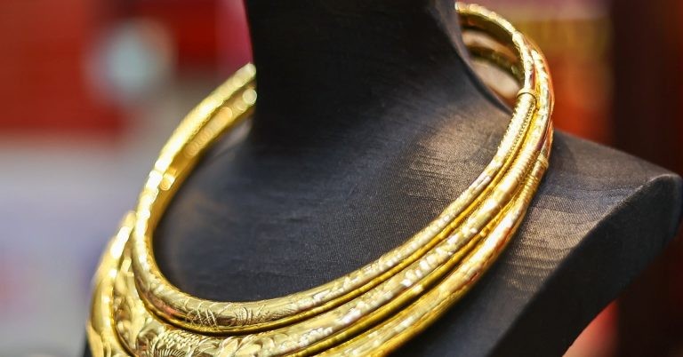 أسعار الذهب اليوم، 4 يوليو 2026: ارتفاع كبير، حيث ارتفعت أسعار الذهب بمقدار 3 ملايين دونغ فيتنامي للأونصة في جميع القطاعات.