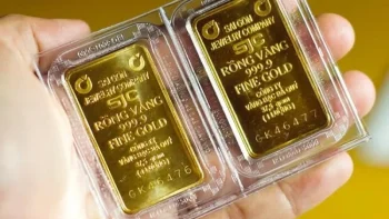 أسعار الذهب تتراجع، حيث انخفض سعر الذهب من علامة SJC التجارية إلى 149.5 مليون دونغ فيتنامي لكل تايل.