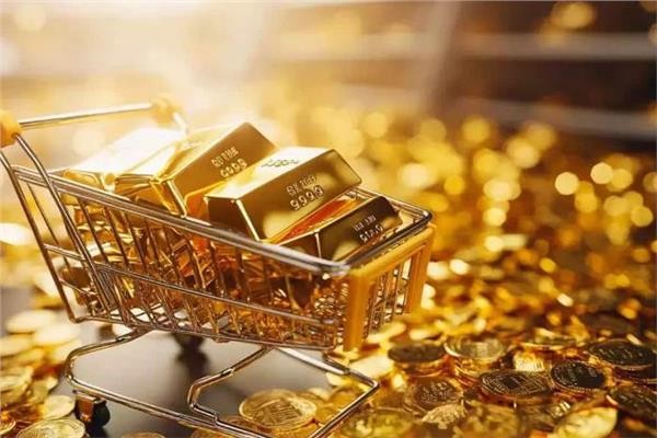 أسعار الذهب تستهل تعاملات يوليو بتراجع.. وخسائر الأوقية 30 دولار