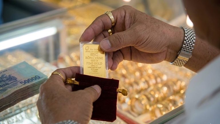 أسعار الذهب صباح يوم 7 يوليو: انخفض سعر الذهب في SJC بمقدار 500,000 دونغ فيتنامي للأونصة تبعاً للاتجاه العالمي، في انتظار إشارات من الاحتياطي الفيدرالي.