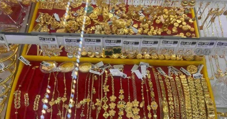 أسعار الذهب في الساعة 5:30 صباحًا اليوم، 17 يوليو 2026: أسعار الذهب عيار 9999، والخواتم، والذهب العالمي يوم الجمعة.