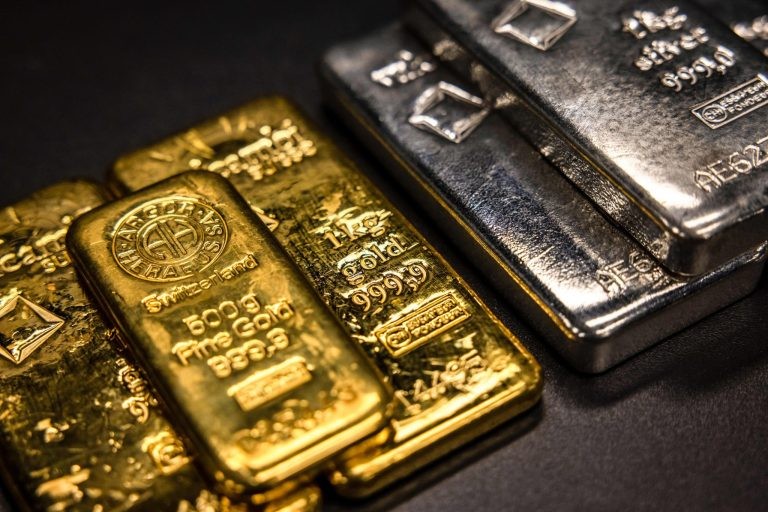أسعار الذهب والفضة تمحو خسائرها مع انخفاض الدولار