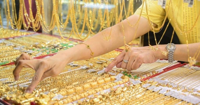أغلقت أسعار الذهب اليوم، 13 يوليو، على انخفاض حاد في جميع الأسواق.