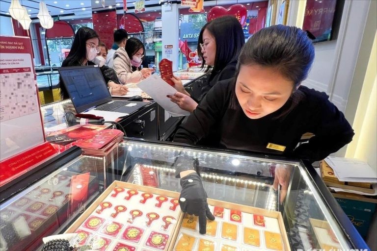 ارتفعت أسعار الذهب المحلية بشكل حاد، متجاوزة 151 مليون دونغ فيتنامي لكل تايل.