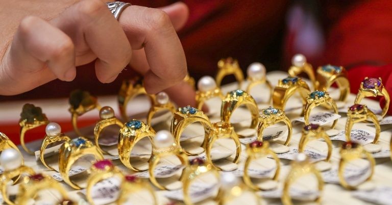 ارتفعت أسعار الذهب مجدداً اليوم، 6 يوليو 2026، حيث بقي سعر الذهب في بورصة سان خوسيه فوق 151 مليون دونغ فيتنامي للأونصة.