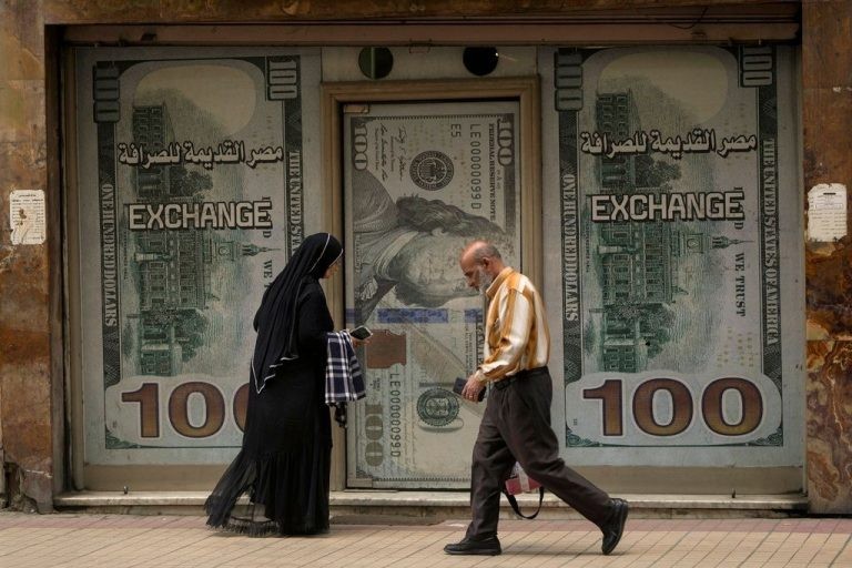 التوتر الإقليمي يضغط على الاقتصاد المصري.. تراجع الجنيه وتقلبات في الأسواق مع ارتفاع أسعار الطاقة