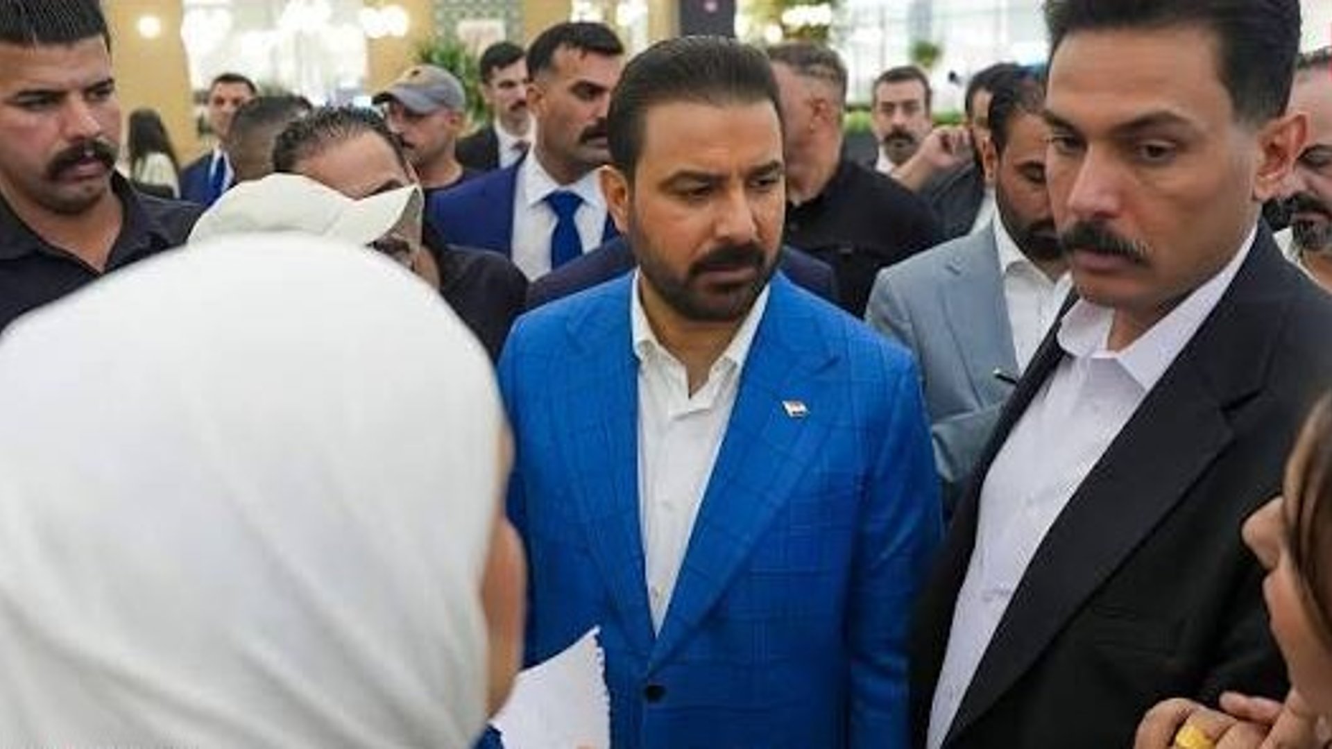 الزيدي يتوقع تأخر صرف الرواتب ويؤكد مرور البلاد بأزمة مالية حقيقية