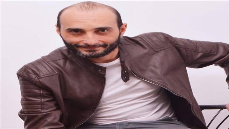 الفنان معوض إسماعيل يعلن وفاة والده