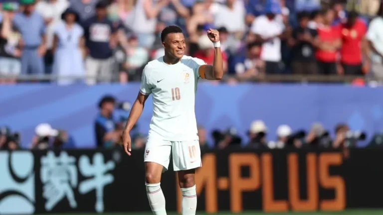 القنوات الناقلة لمباريات نصف نهائي كأس العالم 2026 والمعلقين