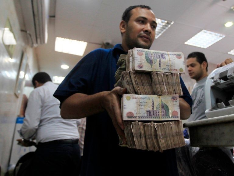 المالية ترفع الحد الأدنى لأجور العاملين بالدولة إلى 8 آلاف جنيه وتخصص 822.8 مليار جنيه للمرتبات
