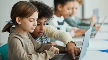 بين السعر والأداء والأمان.. كيف تختار حاسوب طفلك في عام 2026؟ | تكنولوجيا