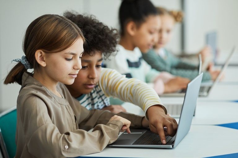 بين السعر والأداء والأمان.. كيف تختار حاسوب طفلك في عام 2026؟ | تكنولوجيا