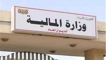 تأخر صرف مرتبات الجيش والأمن يثير موجة استياء عارمة في المحافظات المحررة