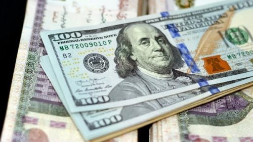 تراجع سعر الدولار مقابل الجنيه.. ونائب: أتوقع استمرار هبوطه في هذه الحالة