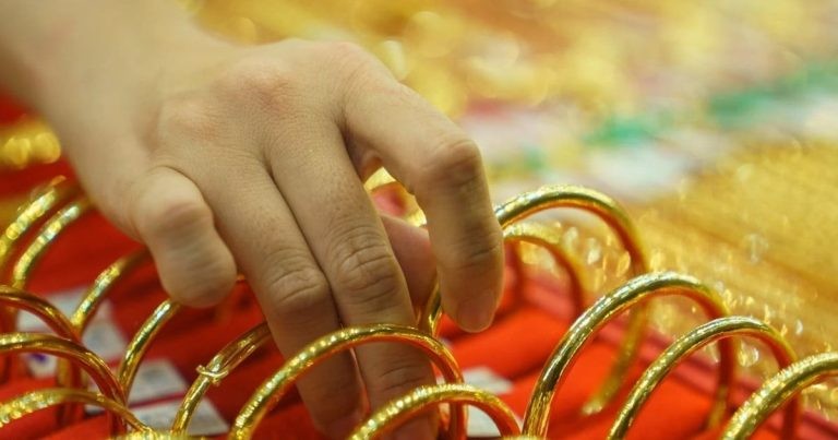 تم تحديث أسعار الذهب في الساعة 5:30 صباحًا اليوم، 13 يوليو 2026: أسعار الذهب عيار 9999 والخواتم والذهب العالمي يوم الاثنين.
