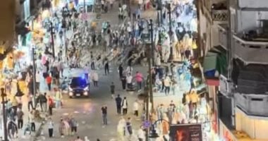خالد بن الوليد بالإسكندرية ممشى سياحى مغلق للمصطافين فقط.. ممنوع سير السيارات به فى صيف 2026.. والمواطنون: نتسوق ونشتري الملابس بأرخص الأسعار.. ويؤكدون: متعة الصيف فى عروس البحر المتوسط.. صور