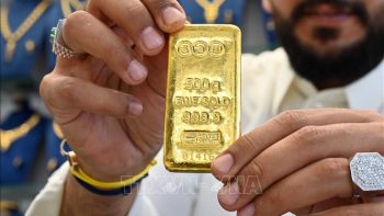 خفض بنك جيه بي مورغان توقعاته لسعر الذهب وسط مخاوف من أن يقوم الاحتياطي الفيدرالي برفع أسعار الفائدة قريباً.
