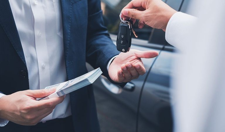 زيادة المعروض تُعيد التوازن لسوق السيارات وتخفّض «الأوفر برايس» حتى 70%