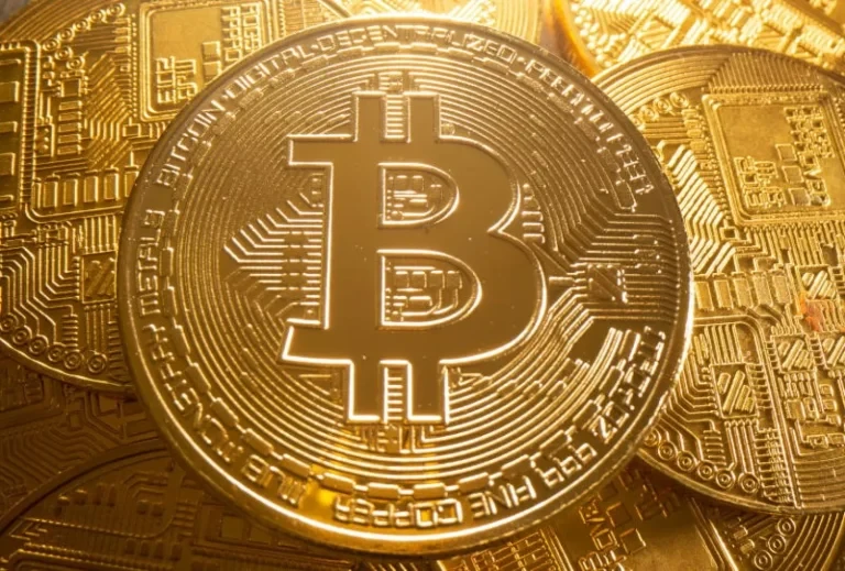 سعر البيتكوين ينتعش الاثنين بعد تصريح ترامب بأنه أصبح "مؤيدًا قويًا للعملات الرقمية"