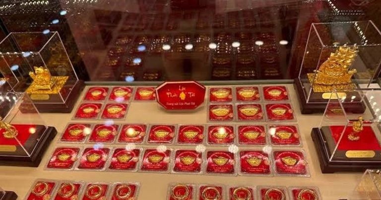 سعر الذهب عيار 9999 بعد ظهر اليوم، 12 يوليو 2026: قائمة أسعار الذهب في شركات SJC وBTMC وBTMH وDOJI وأسعار الذهب العالمية.