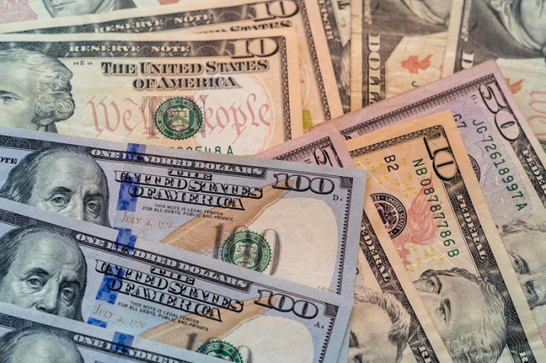 سعر صرف الدولار الأمريكي اليوم (15 يوليو): يضعف الدولار الأمريكي مع انخفاض التضخم في الولايات المتحدة بشكل أكثر حدة من المتوقع.