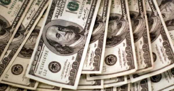 سعر صرف الدولار الأمريكي اليوم، 8 يوليو 2026: مؤشر الدولار الأمريكي يعكس مساره ويرتفع، وقفز الدولار الأمريكي في السوق الحرة بمقدار 6 دونغ.