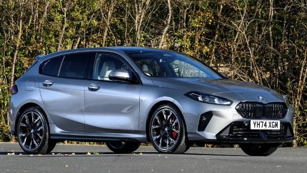 سعر ومواصفات BMW الفئة الأولى 2026 في السوق السعودي| صور