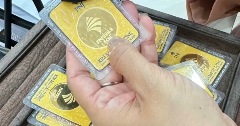 في صباح يوم 8 يوليو، انخفضت أسعار الذهب المحلية للجلسة الثالثة على التوالي.