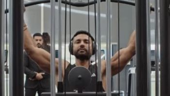 كريم فهمى يجسد دور إكس ياسمين عبد العزيز فى فيلم خلى بالك من نفسك